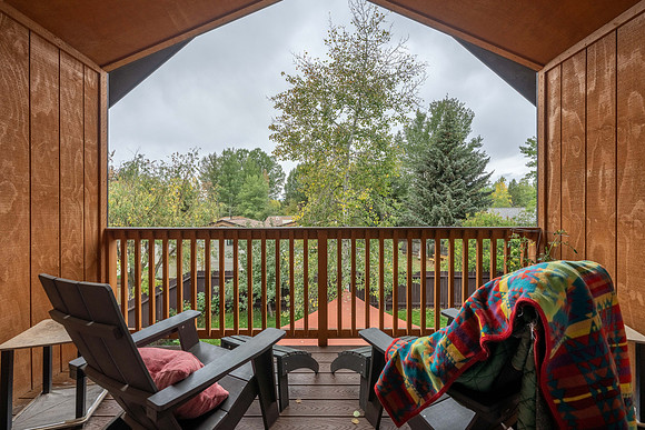 2057CornerCreek_JGPhoto-43