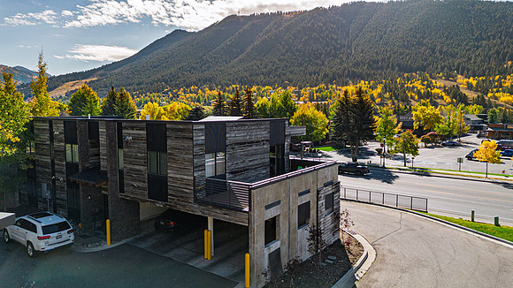 855WBroadway_JGPhoto-24
