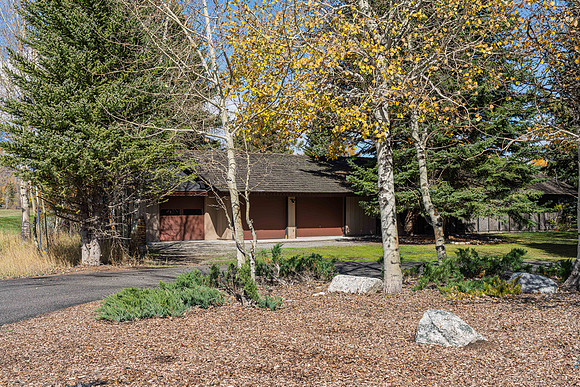 5855LarspurDrive_JGPhoto-1