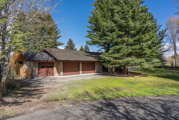 5855LarspurDrive_JGPhoto-2