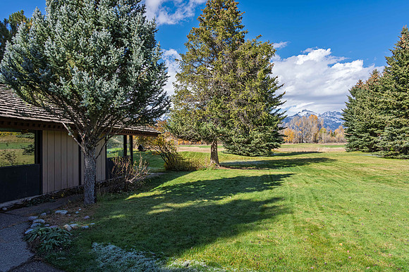 5855LarspurDrive_JGPhoto-20