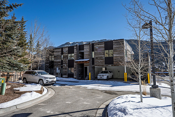 855WBroadway_JGPhoto-2