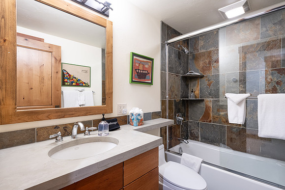 3456McCollisterDr_JGPhoto-15