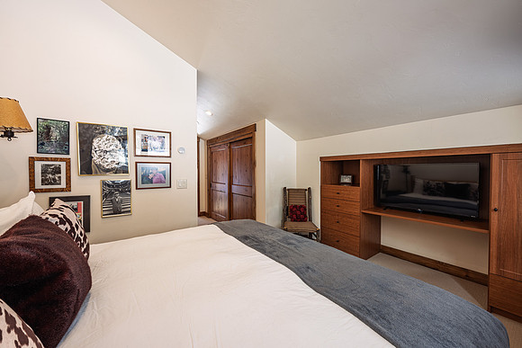 3456McCollisterDr_JGPhoto-14