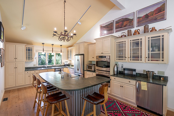 3930LakeCreek_JGPhoto-17