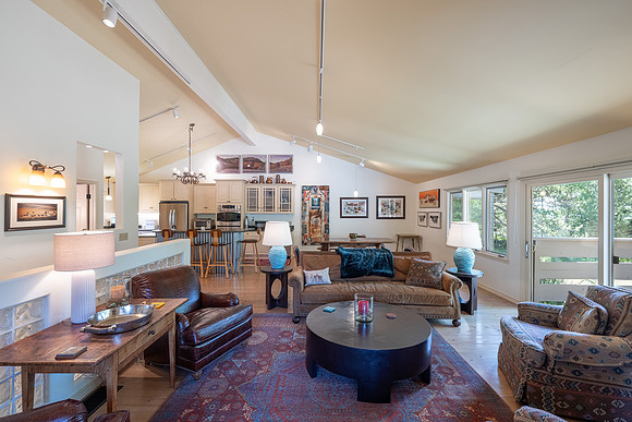 3930LakeCreek_JGPhoto-22