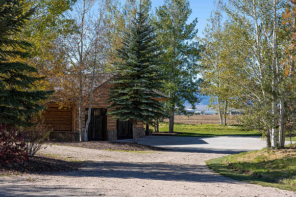 MLS_RoyalDr_JGPhoto (2 of 24)