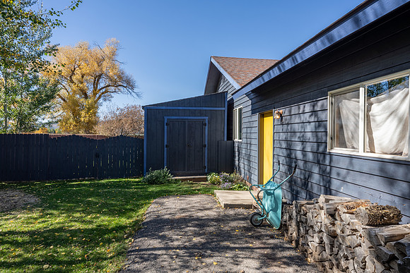8388TealTrl_JGPhoto-34