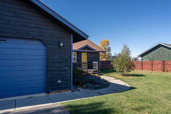 MLS_8388TealTrl_JGPhoto-35