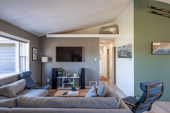 MLS_8388TealTrl_JGPhoto-14
