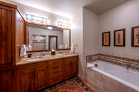 3084Garneti_JGPhoto-6