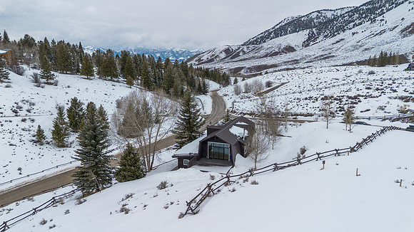 1710Porcupine_JGPhoto-44