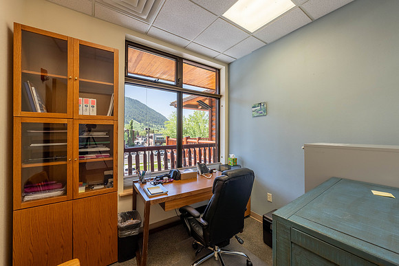 945WBroadway_JGPhoto-15