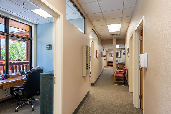 945WBroadway_JGPhoto-17