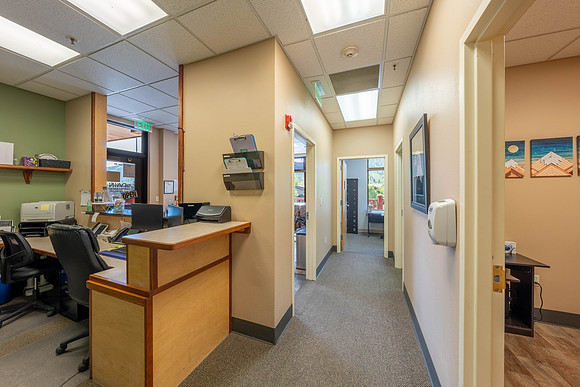945WBroadway_JGPhoto-9